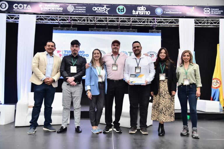 Reconocimientos al Liderazgo y la Innovación en Turismo Deportivo se entregaron en Cota, Colombia